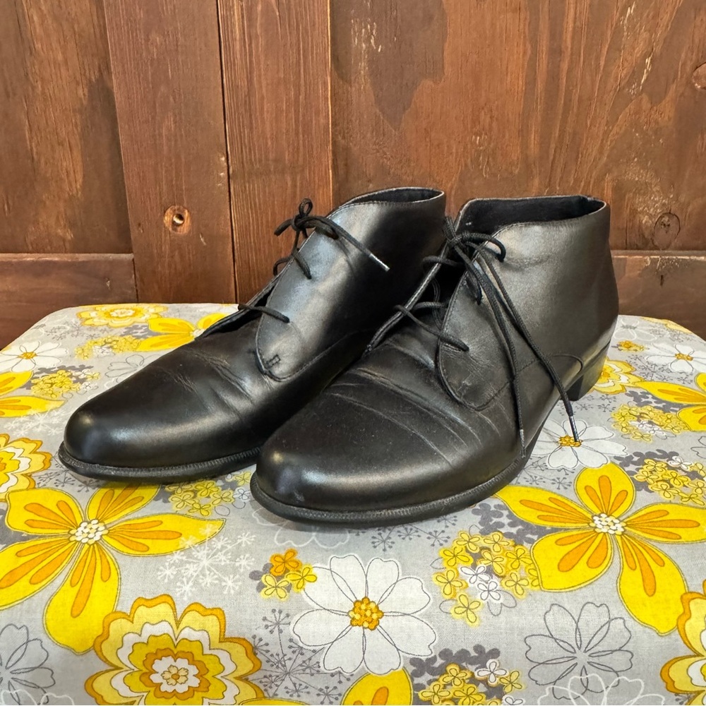 Munro Black Leather Ankle Lace-Up Booties